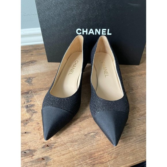 Gabrielle CHANEL Coco Black Tweed Cap Toe Low Pump - Picture 5 of 13